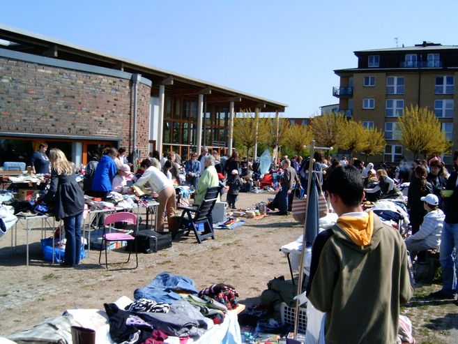 Flohmarktstände am Außengelände
