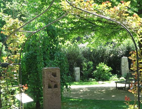 Blick in den Garten der Frauen
