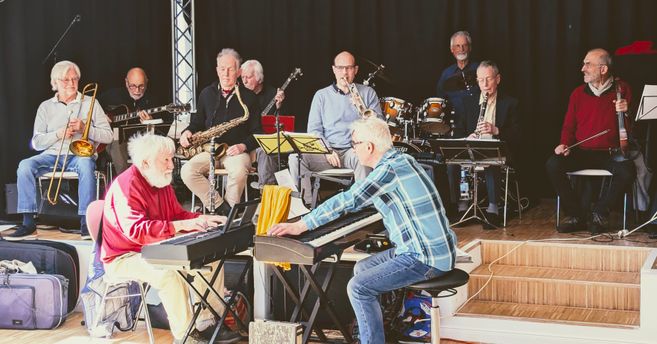 Ein Bild der Band auf der Bühne