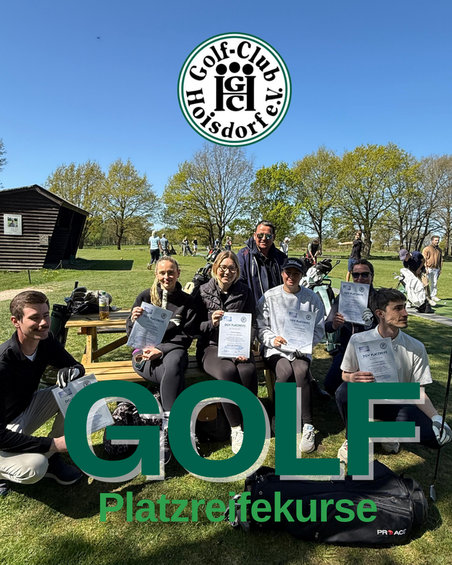 Eine Gruppe von Menschen hält Zertifikate auf einem Golfplatz des Golf-Clubs Hoisdorf.
