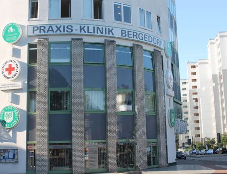 Die Frontansicht der Praxis- Klinik Bergedorf