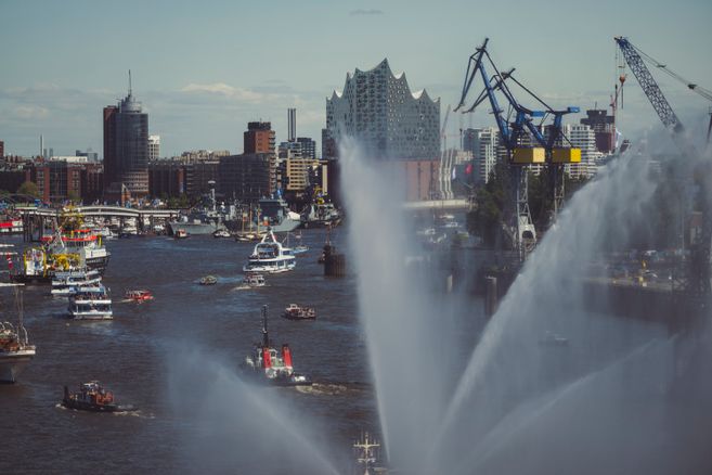 Große Einlaufparade zum 838. HAFENGEBURTSTAG HAMBURG
