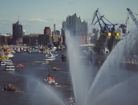 Große Einlaufparade zum 838. HAFENGEBURTSTAG HAMBURG