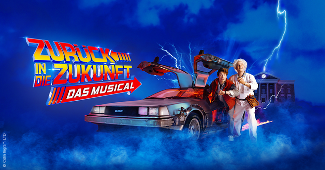 Poster für 'Zurück in die Zukunft - Das Musical' mit einem DeLorean und zwei Figuren vor einem blauen Hintergrund mit Blitzen.
