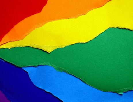 Regenbogenflagge aus Papier