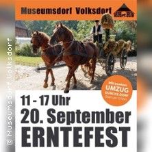 Plakat für das Erntefest im Museumsdorf Volksdorf mit Pferdekutsche und Erntemotiv.