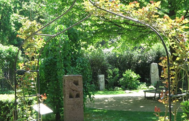 Blick in den Garten der Frauen