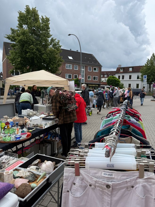 Langschläfer Flohmarkt auf dem Marktplatz am Ratsmühlendamm jeden ersten Samstag im Monat von April bis Oktober 2026