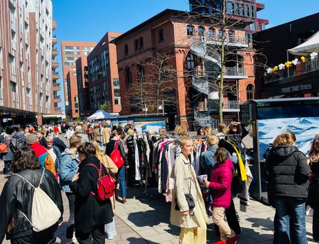 Der schönste Flohmarkt in Hamburg ist in der HafenCity unser Langschläfer Flohmarkt an vier letzten Samstagen im Jahr 2026 April, Mai, Juni und September