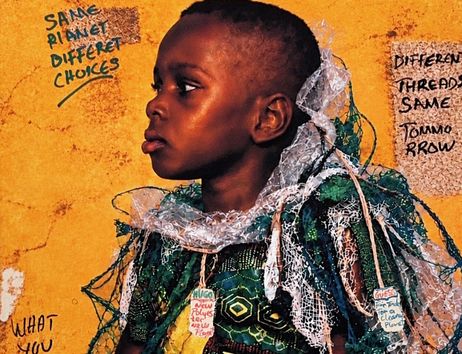 Es ist ein Kunstwerk von Idonah Asamoah zu sehen.